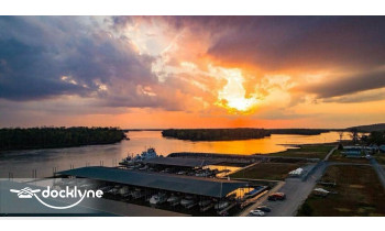 Grafton Harbor Marina boat rental operation on Grafton, IL 4