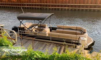 Vantage Yacht Club boat rental operation on Chicago, IL 2