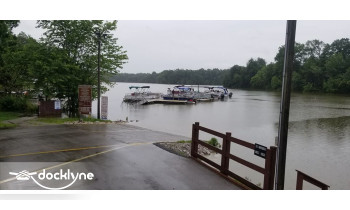 Guist Creek Marina boat rental operation on Shelbyville, KY 4