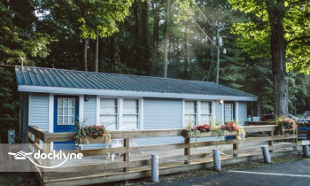 Safe Harbor Jamestown boat rental operation on Jamestown, KY 1