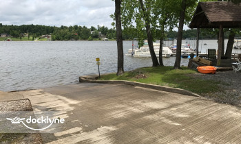 Whispering Oaks on Kentucky Lake boat rental operation on Benton, KY 11