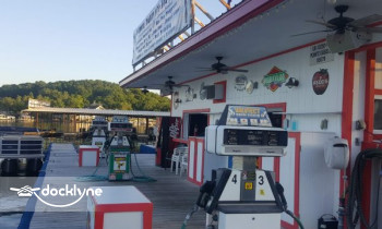 Pointe Oasis Marina boat rental operation on Sunrise Beach, MO 1